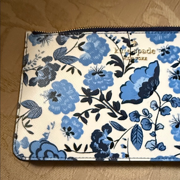 Kate Spade Lucy Vase Floral Medium L Zip Wristlet in blue multi saffiano PVC NWT - Picture 11 of 16